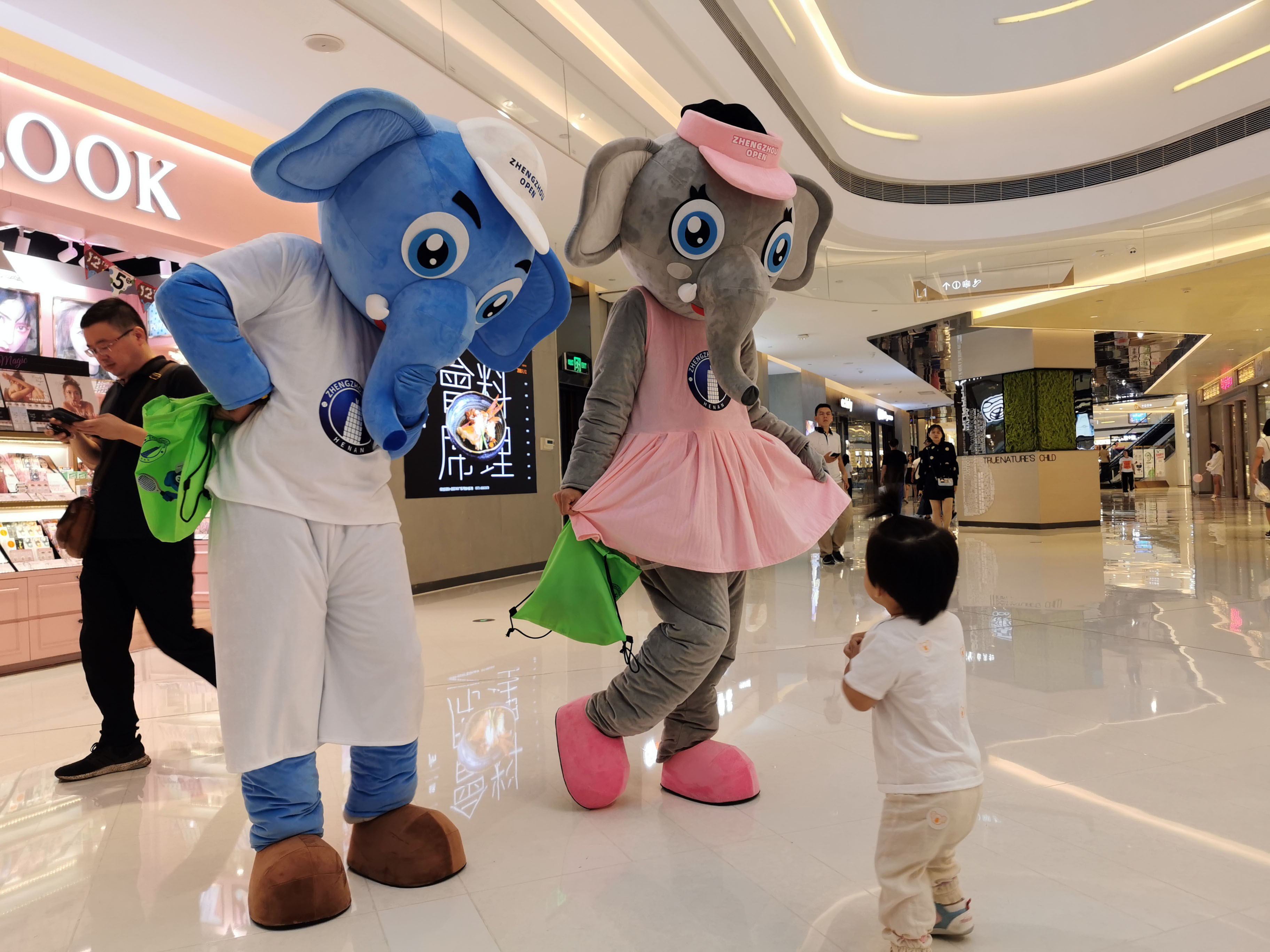 印尼华裔姑娘WTA巡回赛2025赛程__女单排名直播签表全掌握圣保罗站创历史！瓜达拉哈拉爆冷种子选手集体滑铁卢？