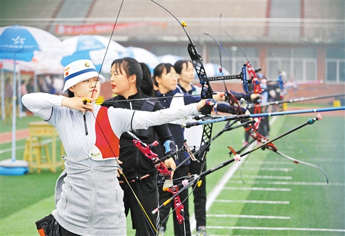 4月21日上午,2021年河南省青少年射箭冠军赛在商丘职业技术学院体育