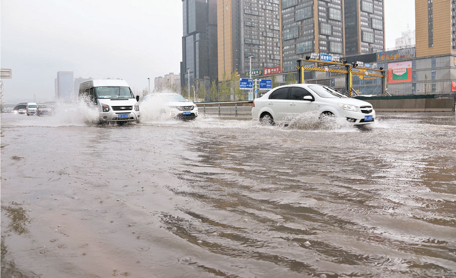 香港文汇报:暴雨再袭河南 郑州近百桥涵隧道关闭