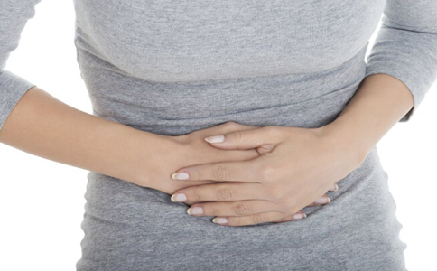 来看,慢性浅表性胃炎跟寒邪或湿邪有关,主要症状包括胀气,肠鸣,腹鸣