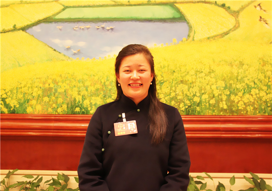 东郊学堂创始人黄薇【香港中原网讯】江西省人大代表,景德镇陶瓷大学