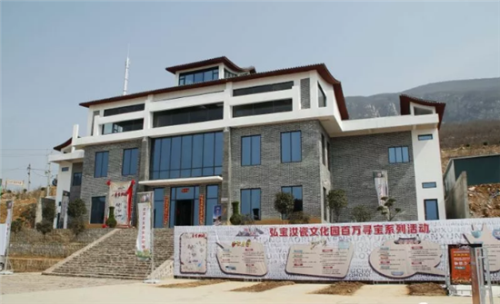 温馨提示:弘宝汝瓷文化园位于距林汝高速公路大峪收费站6公里,距汝州
