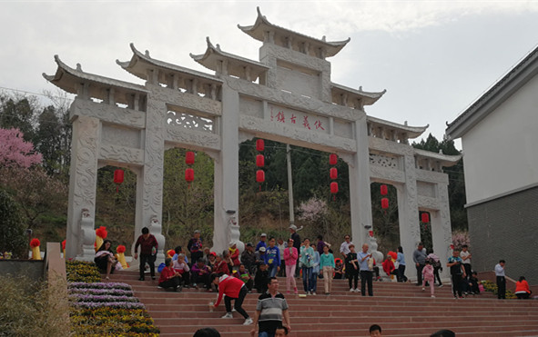 河南新密:山峦杏间伏羲古镇盛装开放