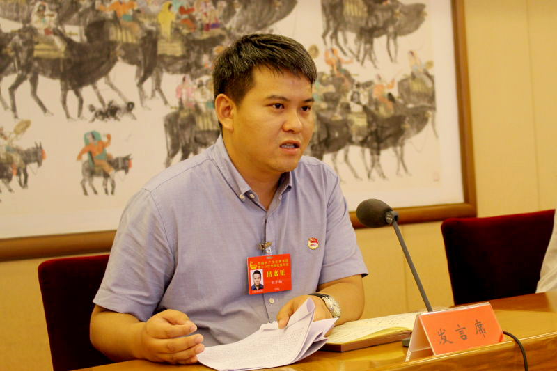 塔沟武校团委书记刘少楠参加共青团十八大