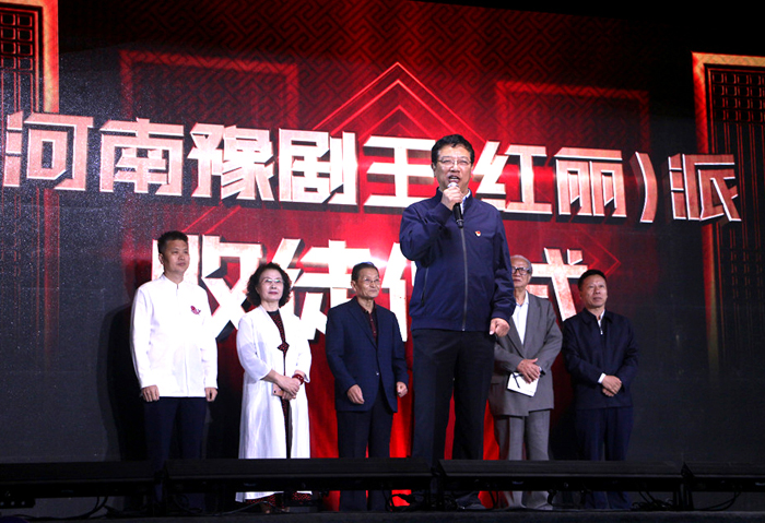 豫剧小皇后王红丽喜收新徒 为豫剧传承再添生机