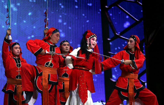 豫剧小皇后王红丽喜收新徒 为豫剧传承再添生机