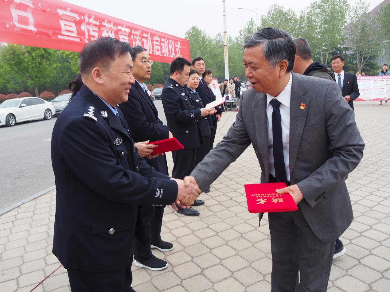 教育资讯 >正文  河南省公安厅国保总队办公室主任贾博,省公安厅国保