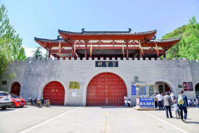 洛阳洛宁神灵寨尽享刺激又好玩的高空漂流之旅!