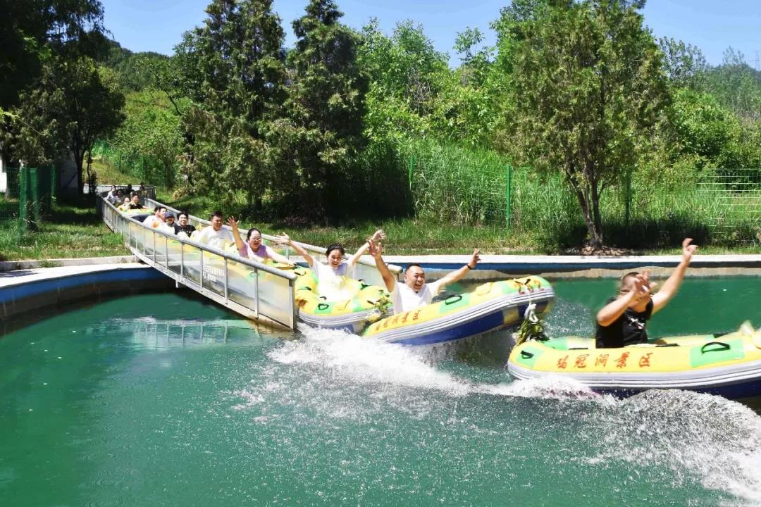 清凉避暑季暨高空鲜花漂流节在栾川鸡冠洞举行