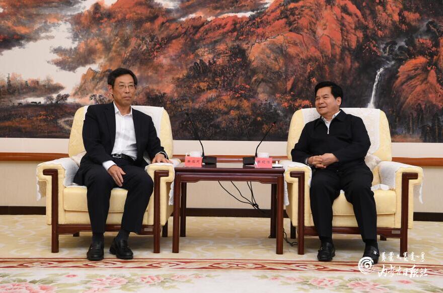 李纪恒会见香港大公文汇传媒集团董事长姜在忠一行