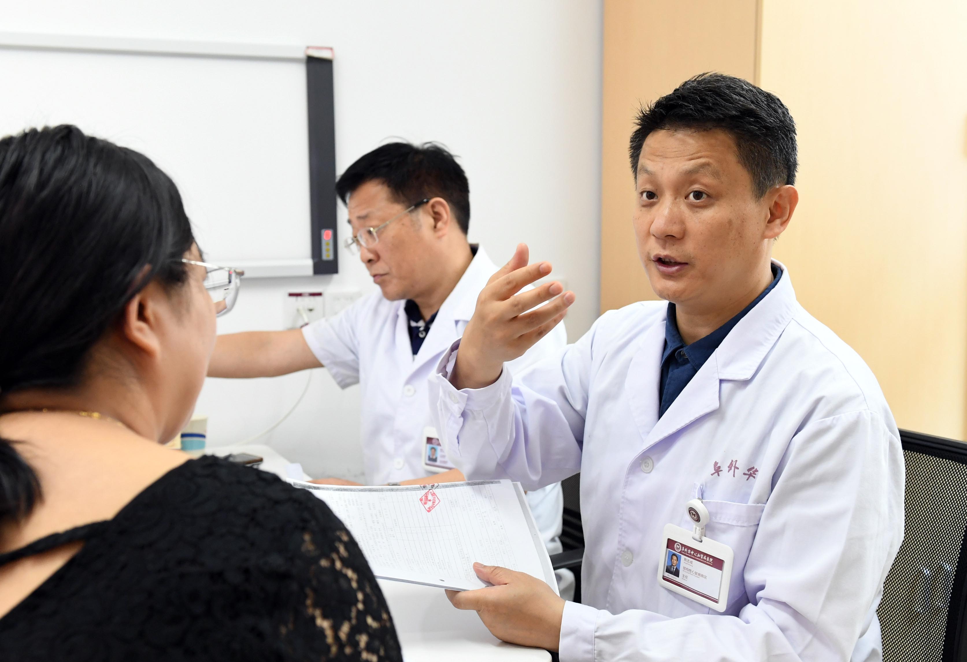 荆志成坐诊华中阜外 患者足不出省享"国家级"专家诊疗