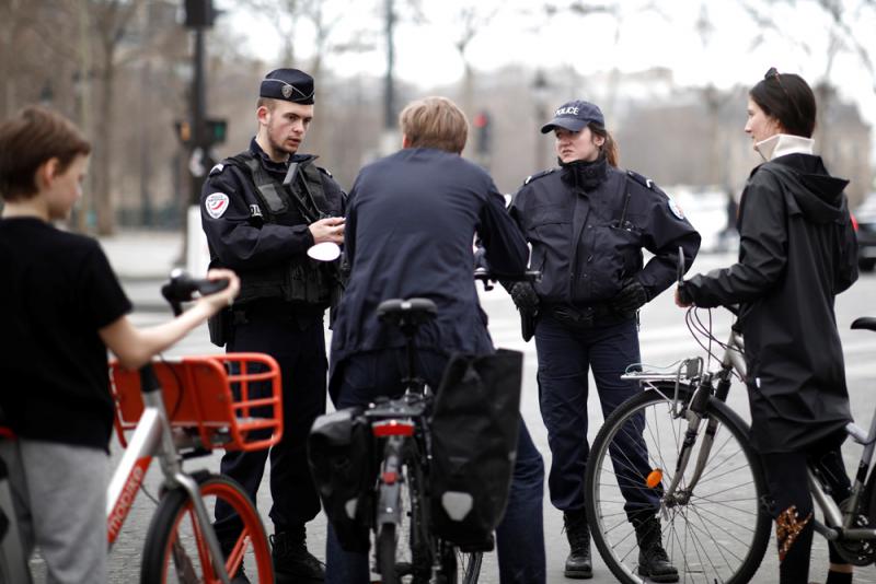 自二战以来遭遇的最大挑战",各国亦祭出更严厉的防疫措施,意大利,法国