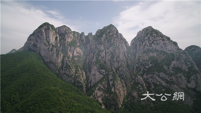 嵩山景區景色旖旎遊客青旅遊秩序井然