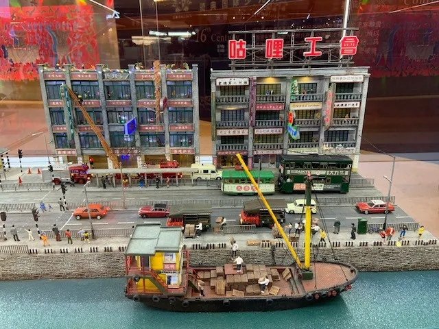 包括:长洲太平清醮和中秋节的大坑舞火龙;历史建筑湾仔蓝屋,大澳文物