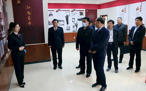 鲁山县许金国精心呵护发财羊脱贫致富奔小康