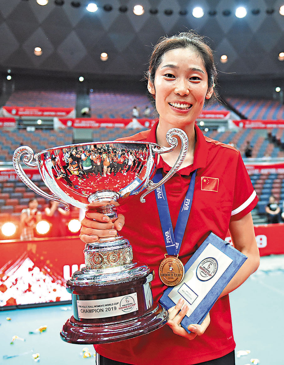 朱婷表示担任旗手是荣誉也是责任. 新华社