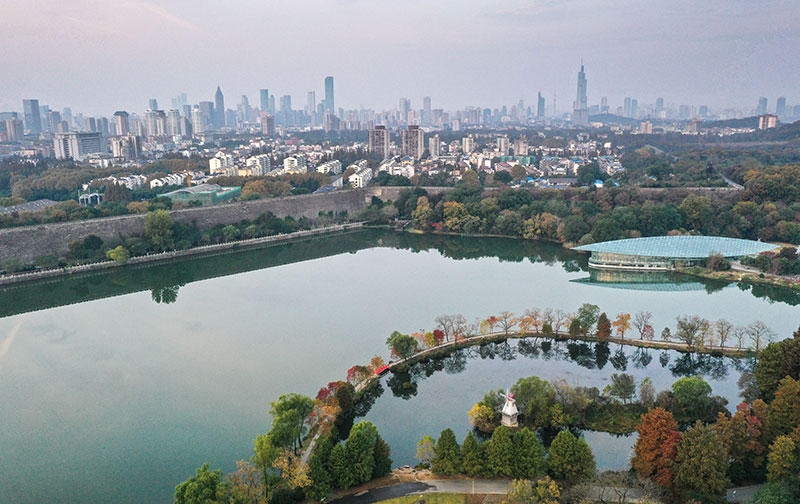 11月16日,晨曦中的南京前湖公园(无人机照片.