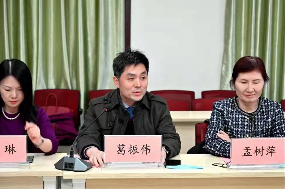 葛振伟说,受阜外华中心血管病医院程兆云院长委托参加此次会议,并对