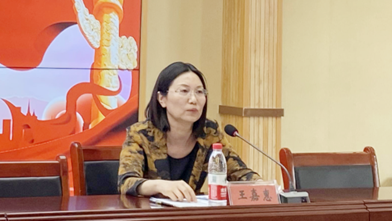 商丘市第一中学党委书记,校长王付山,副校长王嘉惠及政治组全体老师