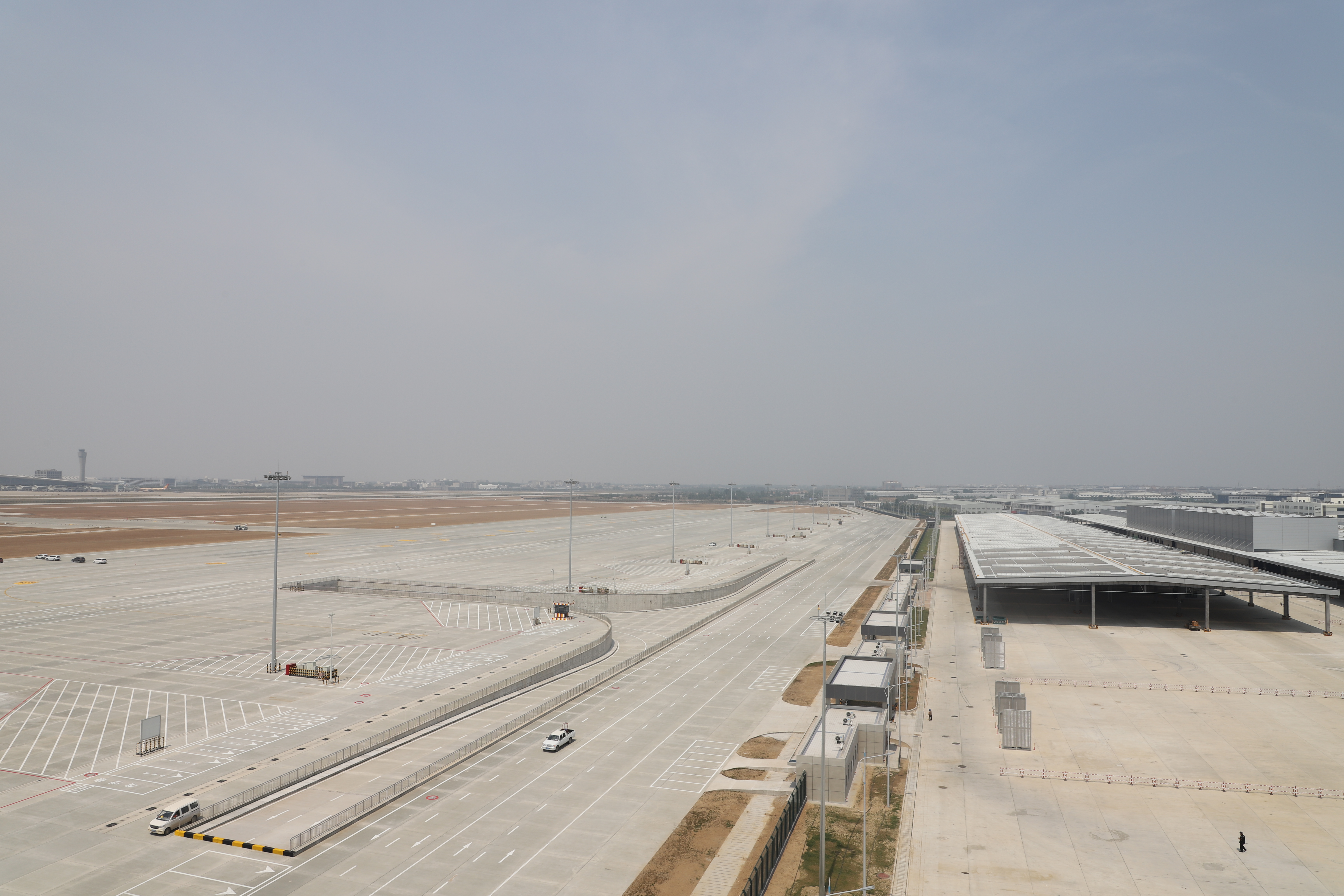 郑州机场三期北货运区工程通过验收